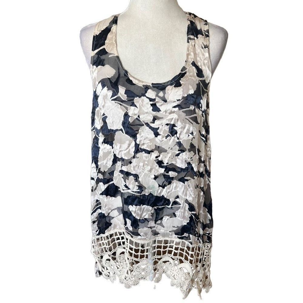 Johnny Women's Floral ScoopNeck Sleeveless Lace Blouse Top White & Black Small